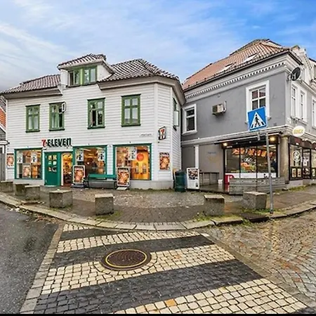 Ledig Rom I Enebolig Sentralt I
