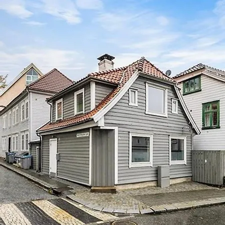 Privat bolig Ledig Rom I Enebolig Sentralt I *